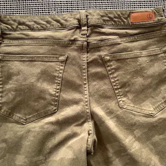 Lands’ End Camo Jeans - Picture 6 of 8
